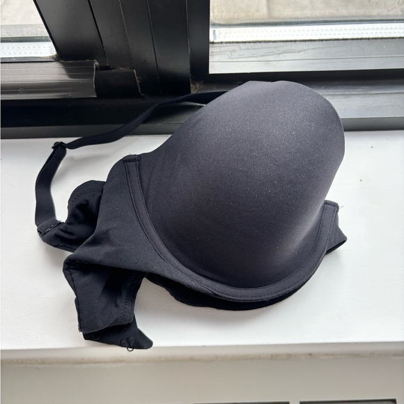 SKIMS Fits Everybody T-Shirt Bra in Onyx - Picture 4 of 7